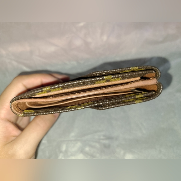 Louis Vuitton Wallet - Picture 9 of 9